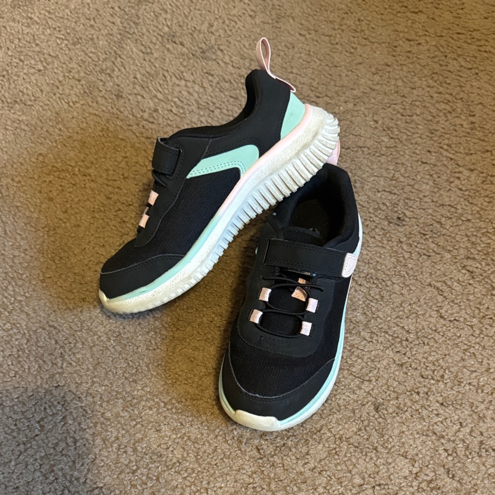 Girls all in motion sneaker. Size 2.